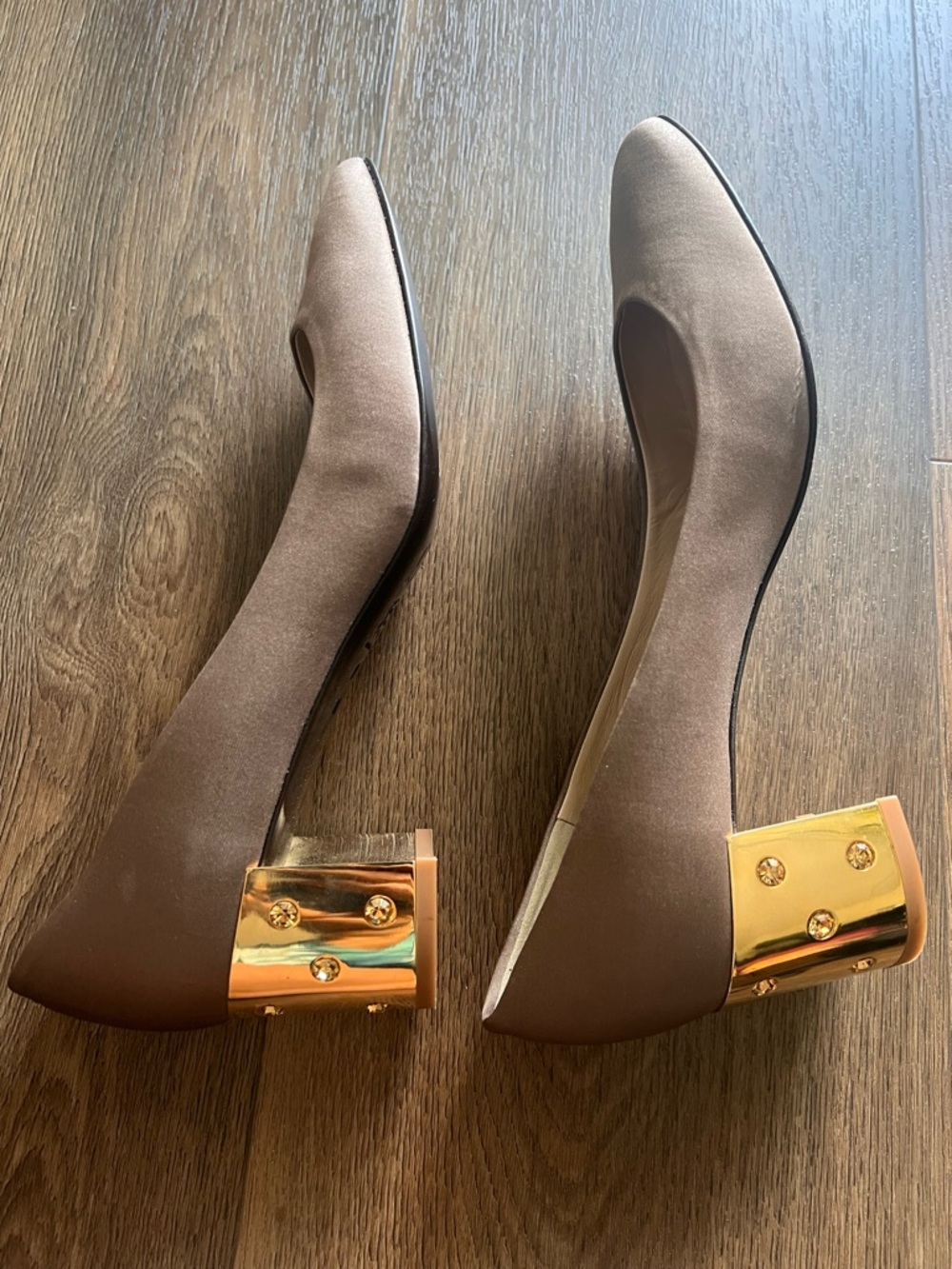 Vintage & classy Delman Taupe Pumps with Gold Block Heel gently worn size 9